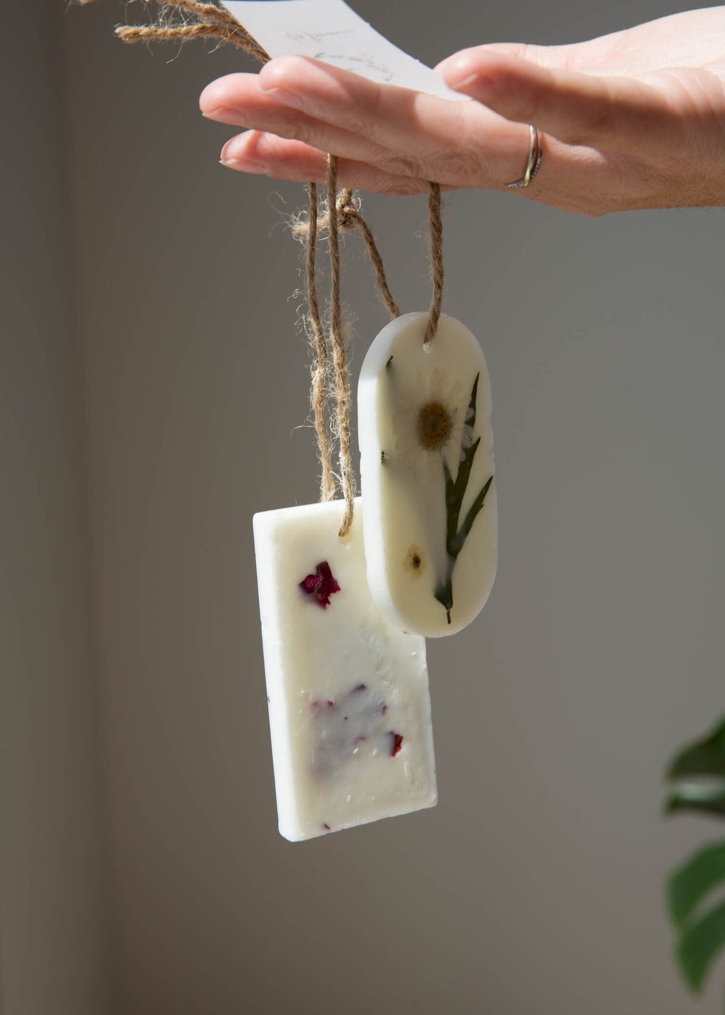 Tablettes de cire parfumées suspendues à la main avec corde naturelle pour parfumer les garde-robes, tiroirs et petits espaces