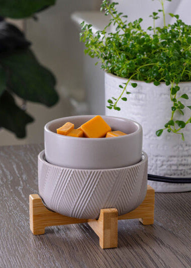 Brûleur de cubes de cire électrique 2 en 1 gris avec base effet bois et cubes de cire parfumés, diffusion sans flamme pour la maison