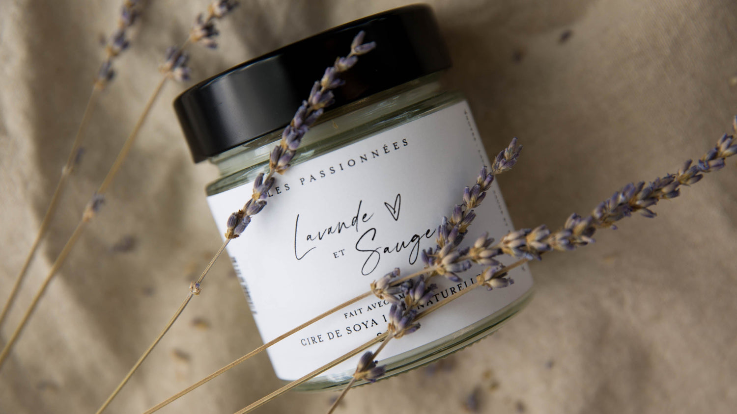 chandelle lavande et sauge avec fleurs sechees ambiance bien etre