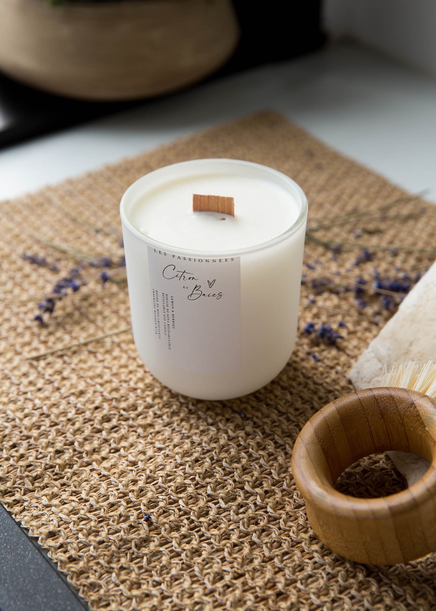 Chandelle rechargeable parfumée Citron & Baies, pot élégant et minimaliste Les Passionnées
