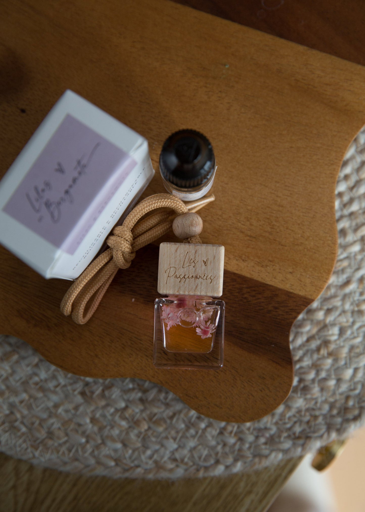 diffuseur voiture lilas et bergamote avec recharge et boite parfum auto