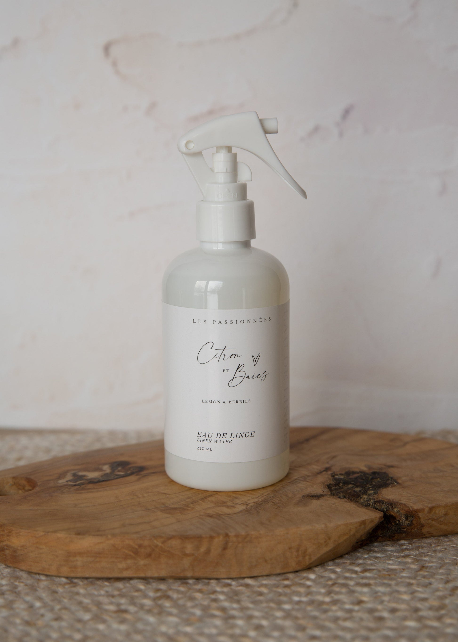 eau de linge parfumée citron et baies fabriquée au Québec