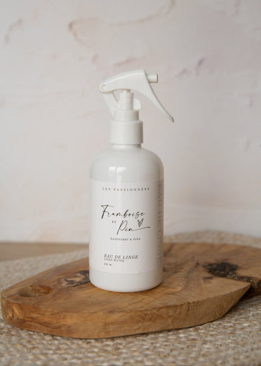 eau de linge parfumée framboise et pin fabriquée au Québec