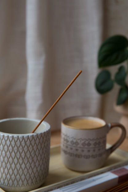 Encens parfumé Framboise et Pin avec fumée, ambiance réconfortante et parfum fruité et boisé