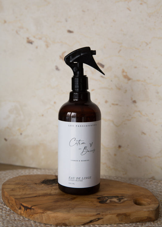 spray eau de linge citron et baies en bouteille brune