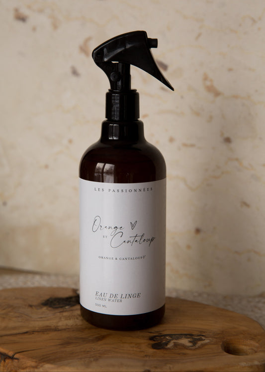 spray eau de linge orange et cantaloup en bouteille brune