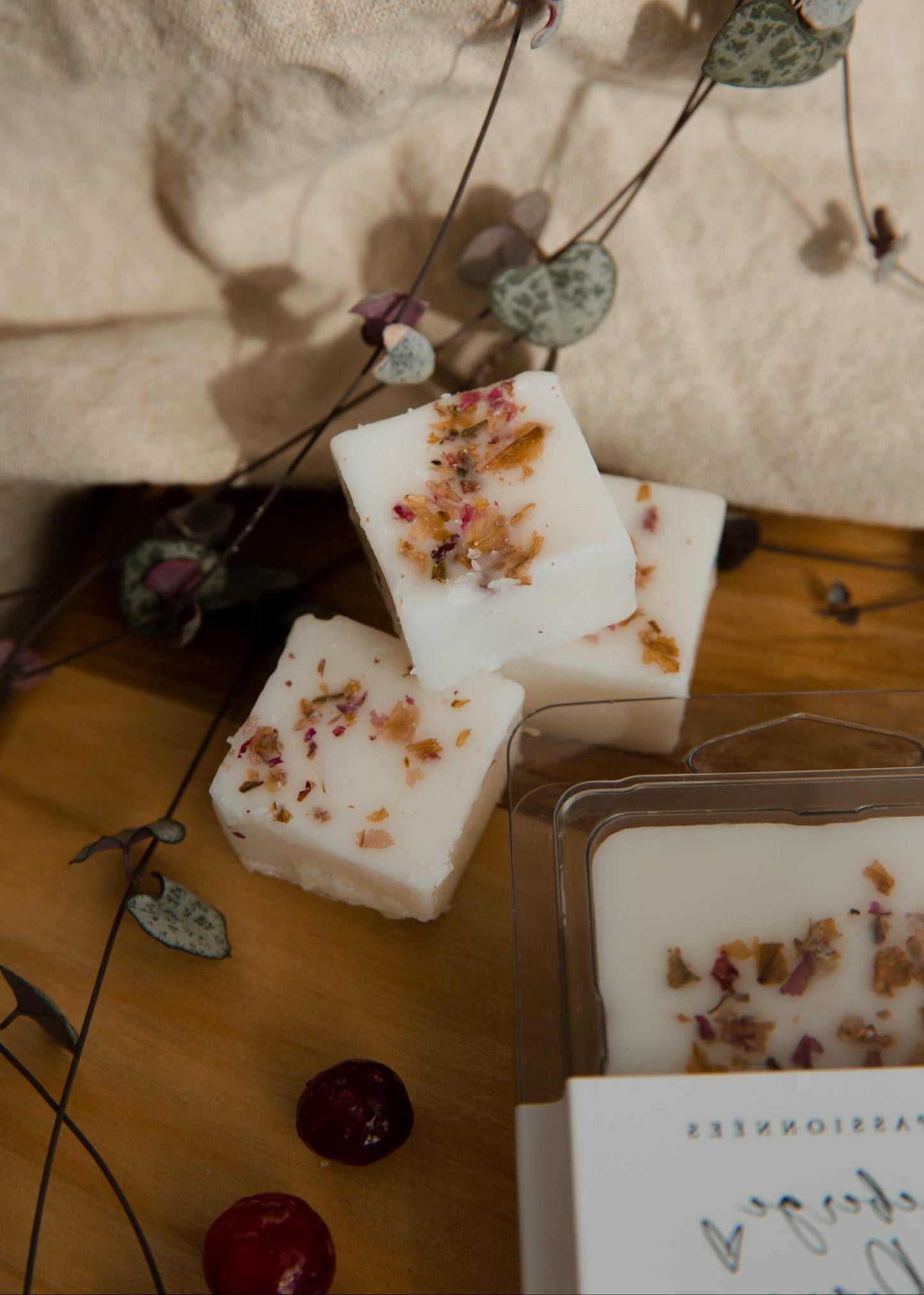 cubes de cire parfumes naturels faits a la main au quebec avec fleurs sechees