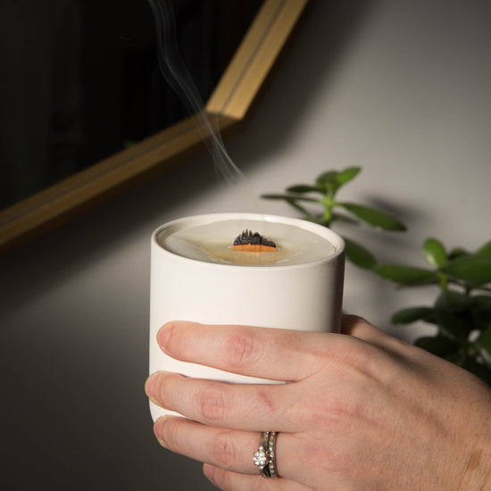 Démonstration vidéo montrant comment recharger une chandelle Les Passionnées avec une recharge