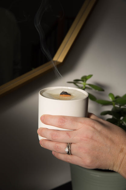 Démonstration vidéo montrant comment recharger une chandelle Les Passionnées avec une recharge